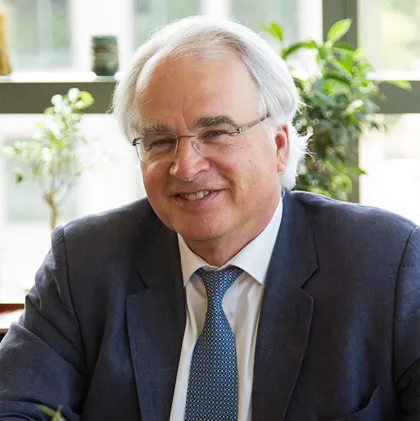 Stephen J Chanock MD